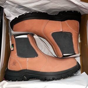 Moxie trades boots
